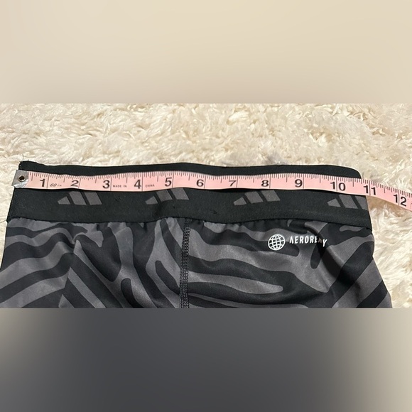 Adidas Women’s Size XS Black Zebra Print Leggings EUC - Picture 6 of 7